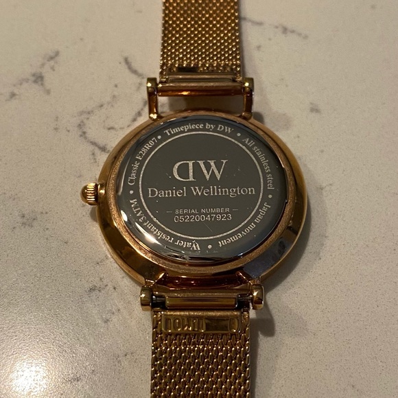 Daniel Wellington Watch - Picture 6 of 8